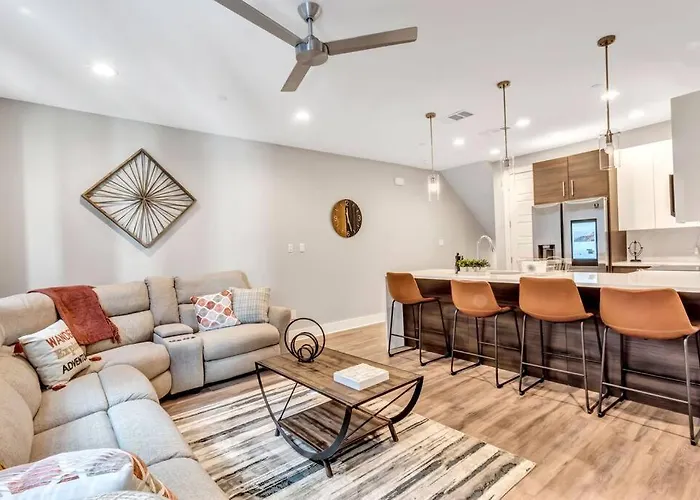 Private Rooftop Patio + 4 Story In Downtown Fw Holiday home