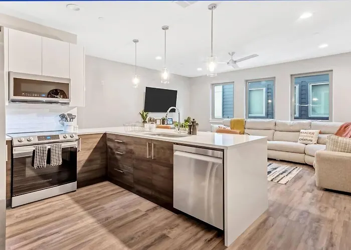 Private Rooftop Patio + 4 Story In Downtown Fw
