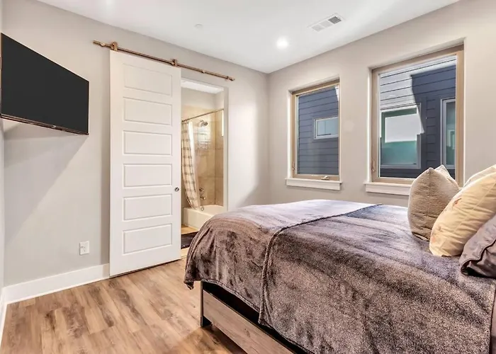 Private Rooftop Patio + 4 Story In Downtown Fw Holiday home Fort Worth